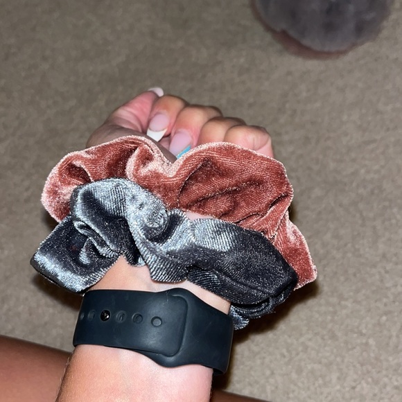 4 Scrunchies! Fuzzy and Velvet scrunchies bundle of 4 - Picture 7 of 7